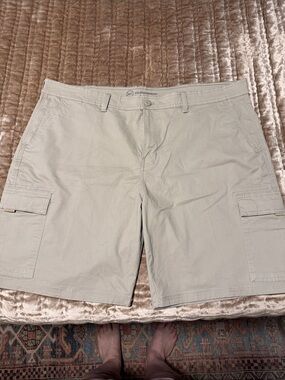 Weatherproof Men's khaki Cargo Shorts with Side Pockets